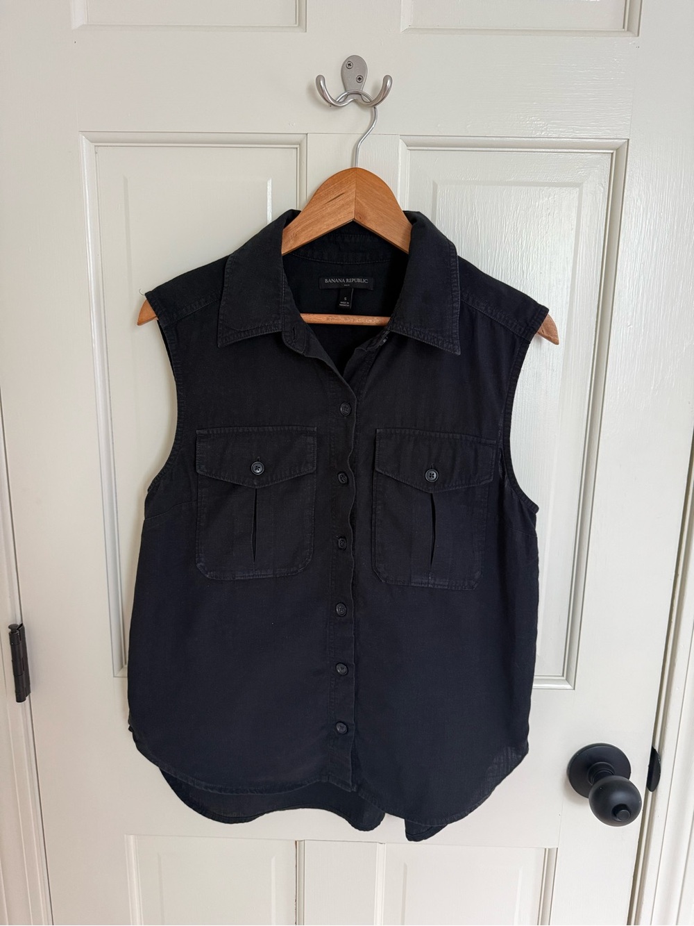 Banana Republic Sleeveless Black Button-Front Shirt